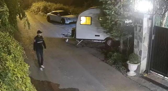 Beykoz'da eve silahla ateş eden 2 şüpheli yakalandı