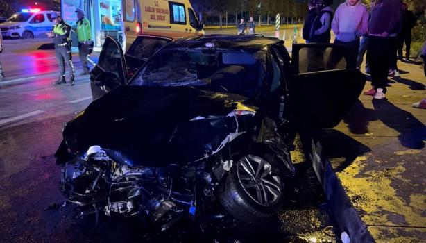 Maltepe’de iki otomobil çarpıştı: 2’si ağır 11 yaralı