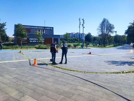 Boşandığı kadını tabancayla öldüren şüpheli, yakalanacağını anlayınca intihar etti