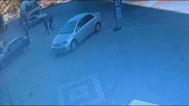 Beton mikseri ile otomobilin çarpıştığı kaza kamerada