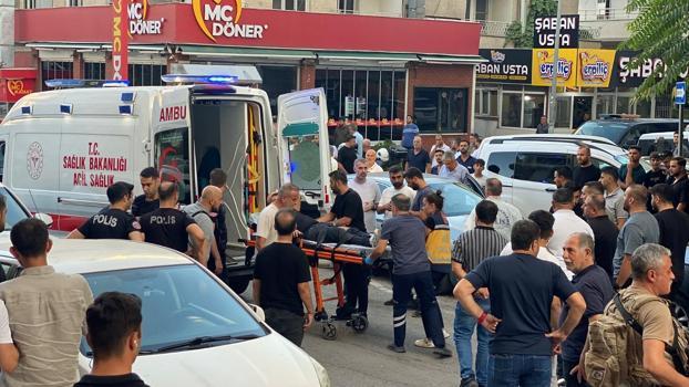 2'si yoldan geçen 3 kişinin yaralandığı silahlı kavgaya ilişkin 1 tutuklama