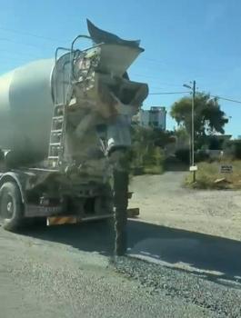 Yola beton dökerek trafikte ilerleyen mikser kamerada