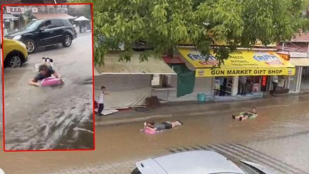 Şişme yataklarla sel sularında yüzdüler