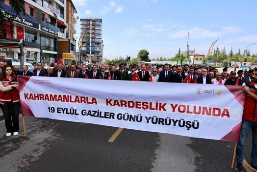 Niğde'de gazilere vefa yürüyüşü