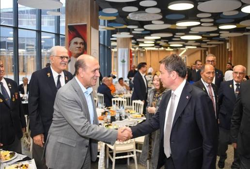 Osmangazi Belediye Başkanı, gazilerle kahvaltıda bir araya geldi