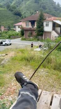İlkel teleferikle tehlikeli yolculuk kamerada