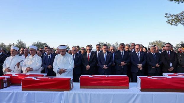Cumhurbaşkanı Yardımcısı Yılmaz, KKTC'de şehitlikte devlet törenine katıldı