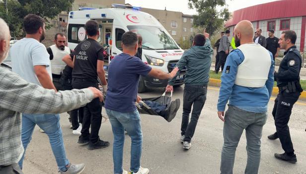 Erzurum’da boşanma aşamasındaki çiftin yakınları arasında silahlı çatışma: 1’i polis 12 yaralı