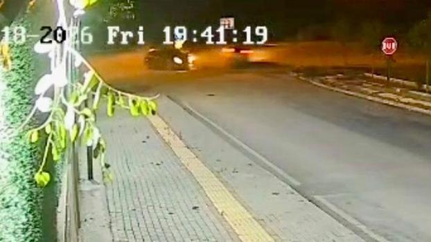 Osmaniye'de 2 otomobilin çarpışması kamerada; 3 yaralı