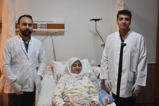 70 yaşındaki hastanın kanserli kalın bağırsağı alındı; sağlığına kavuştu