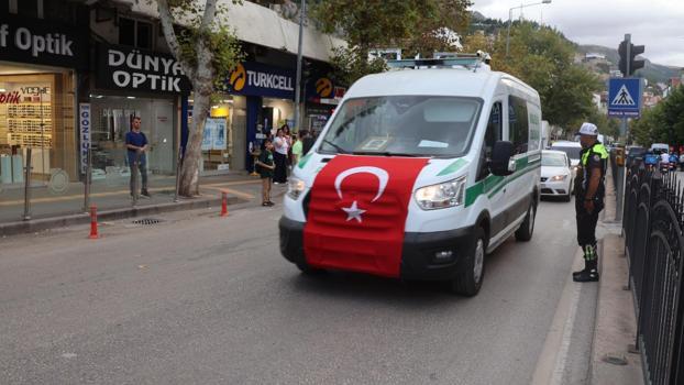 Şehit polisin cenazesini meslektaşları selam vererek uğurladı