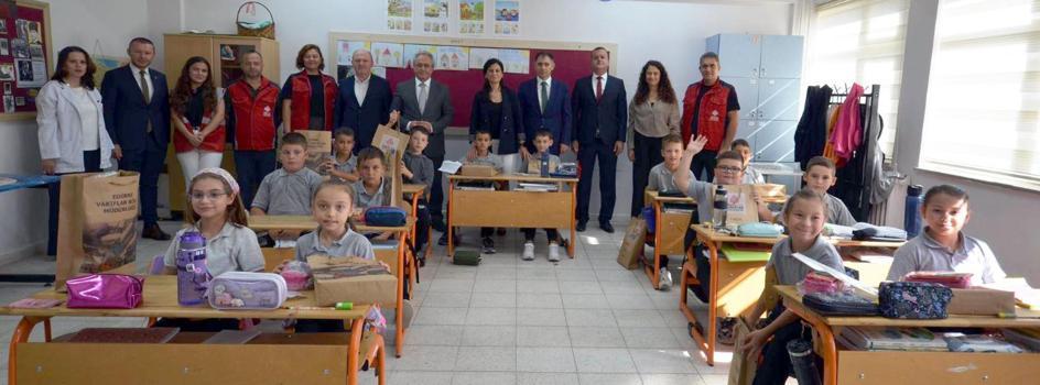 Vakıflardan okul kütüphanelerine kitap desteği