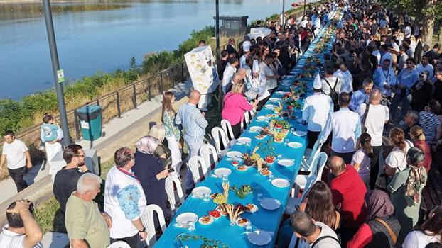 Edirne Gastronomi Festivali'nde 150 metre uzunluğunda peynir sofrası kuruldu