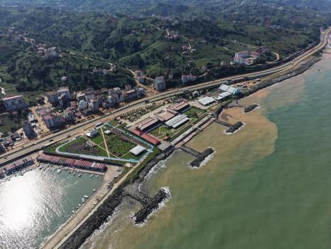 Rize'de sel gitti, çamur kaldı; hasar tespit çalışmaları başladı