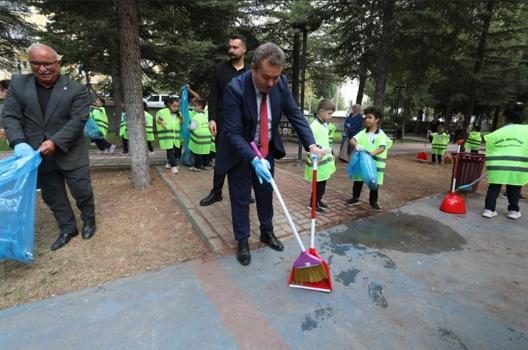 İnegöl’de Dünya Temizlik Günü için temizlik seferberliği başlatıldı