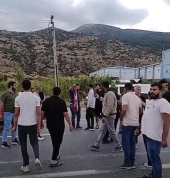 Yeşilyurt köylüleri kavşağın ışıklandırılmasını isteyip yol kapattı