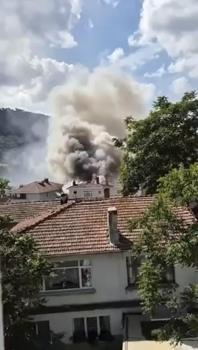 Sarıyer’de binanın çatısında çıkan yangın söndürüldü