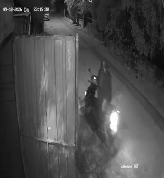 Serik’te garajdaki otomobil yandı, alevler eve sıçradı (2)