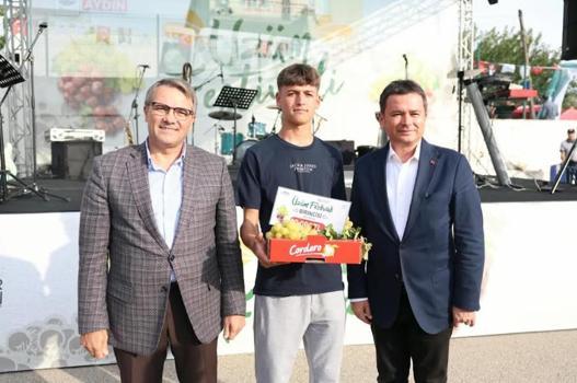 12’nci Osmangazi Karabalçık Üzüm Festivali’nde üreticilerin emeği ödüllendirildi