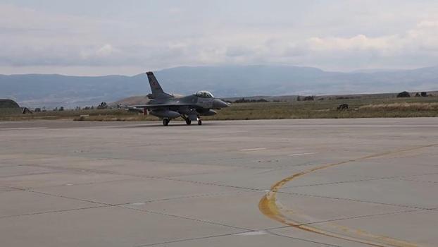Türk Hava Kuvvetleri, Kıbrıs Adası'nın güneyinde eğitim uçuşu yaptı