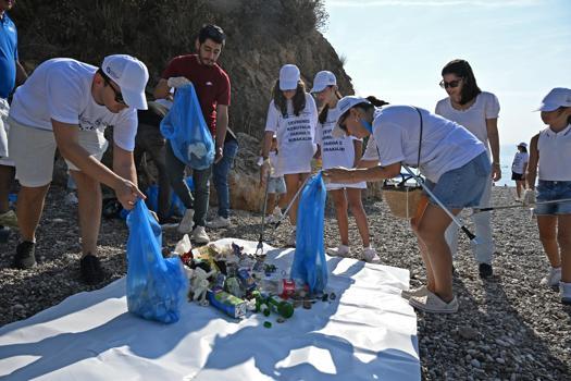 Büyükşehir’den ‘Kıyı Temizliği Günü’nde sahil temizliği