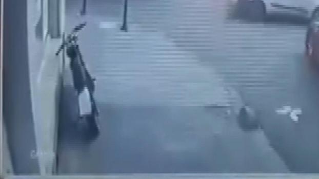 Zeytinburnu’nda elektrikli bisiklet hırsızlığı kamerada