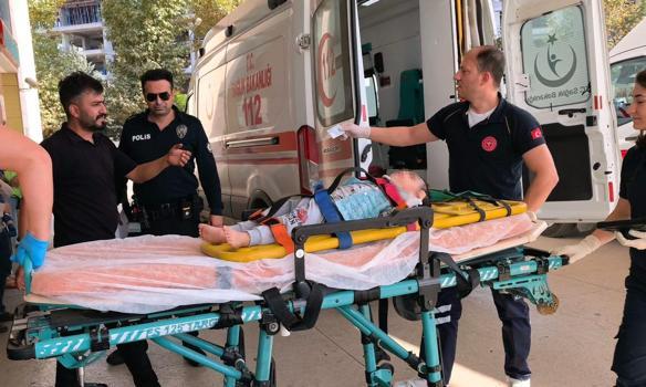 3'üncü kat penceresinden düşen Ali, ağır yaralandı