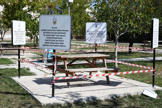 Park kirli bırakılması nedeniyle 7 gün kapatılan oturma grubu açıldı, kirletilen diğeri kapatıldı