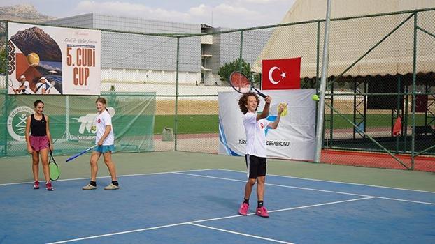 Şırnak’ta 5’inci Uluslararası Cudi Cup Tenis Turnuvası başladı