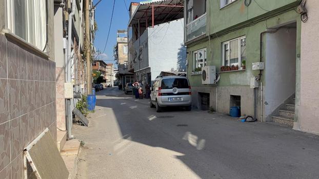 Yakınlarının haber alamadığı çift evlerinde ölü bulundu
