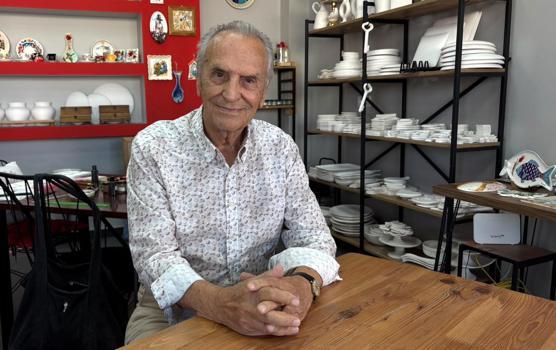 Demans hastası, 86 yaşında çiniyle hayata bağlandı