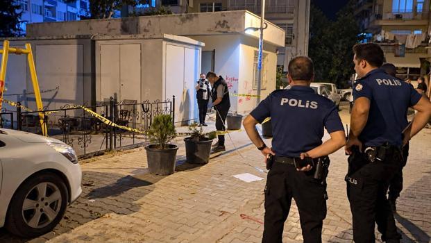 Yolda yürürken tabancalı saldırıda yaralandı
