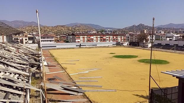 Nazilli'nin tarihi stadı yıkılıyor