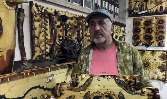 35 yıldır topladığı atıkları sanat eserine dönüştürüyor