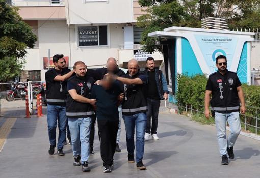Polisten kaçarken attıkları poşette uyuşturucu bulunan 2 kişi tutuklandı