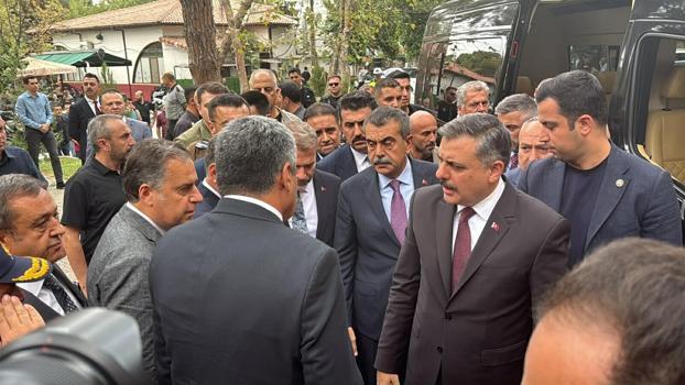 Manisa'da okul yakınında silahla ateş açıldı; 11 yaralı (2)