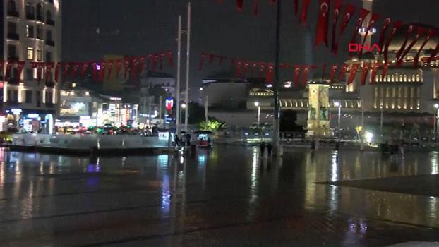 Taksim'de yağış etkili oldu