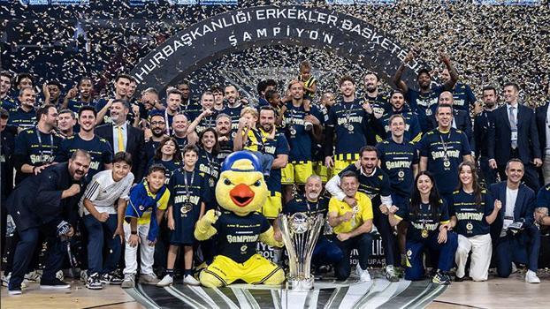 Fenerbahçe Tarfin, şampiyonluk kupasını aldı