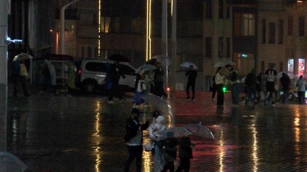 İstanbul'da yağışla birlikte trafik yoğunluğu oluştu