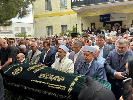 Eski İzmir Büyükşehir Belediye Başkanı Özfatura, toprağa verildi