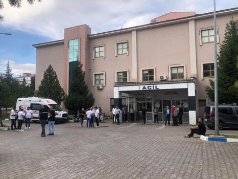 Engelli oğlunu motosikletle gezdirirken şarampole yuvarlandı: 2 yaralı