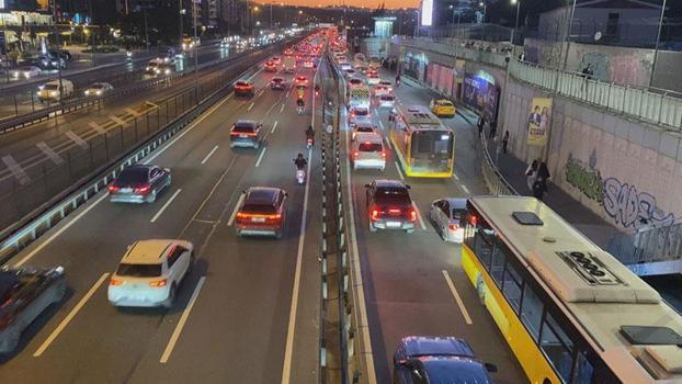İstanbul'da trafik yoğunluğu yüzde 69'a ulaştı