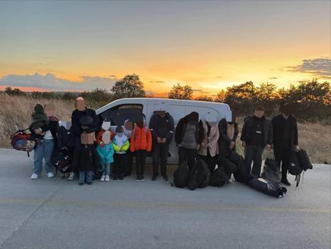 Edirne’de durdurulan araçta 15 kaçak göçmen yakalandı