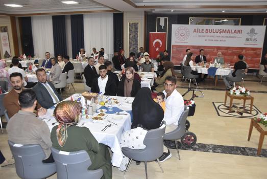 Bitlis’te devlet desteğiyle evlenen çiftler etkinlikte bir araya geldi
