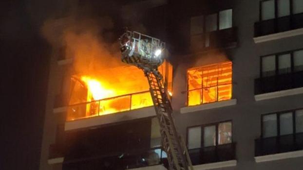 Bursa’da apartman dairesinde çıkan yangın söndürüldü: 19 kişi hastaneye kaldırıldı (2)