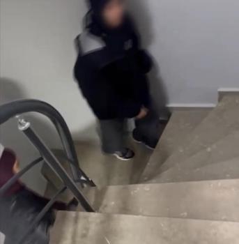 Kağıthane’de kapıları yoklarken ev sahibine yakalandılar; kaçarken çıkışı şaşırdılar