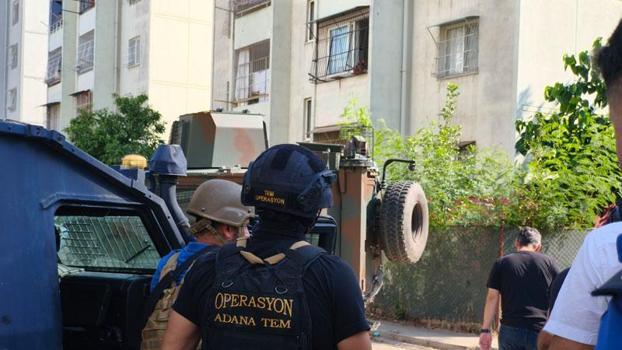 Yakalanacağını anlayan şüpheli, elinde el bombası ile kendisini eve kilitledi