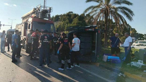 Antalya'da üç aracın karıştığı zincirleme kaza: 17 yaralı