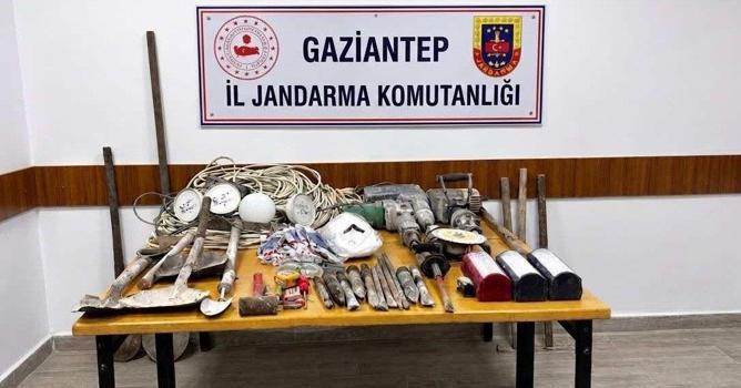 Gaziantep’te kaçak kazıya 4 gözaltı