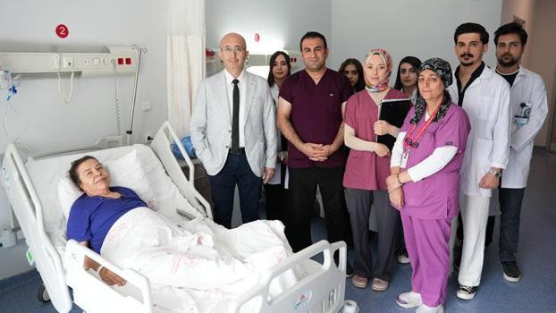 Karnından 15 kilo kitle çıkarıldı